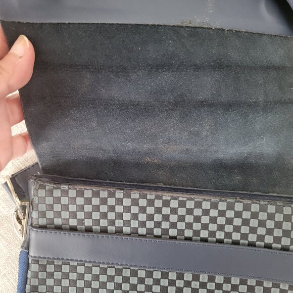 Louis Vuitton - Picture 7 of 8